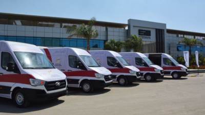 صور|| "العدل" تتسلم 10 سيارات خدمة تكنولوجية متنقلة للعمل كمكاتب شهر عقاري