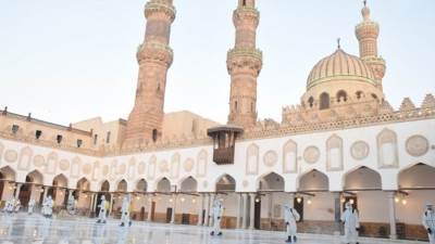 صور|| القوات المسلحة تقوم بأعمال التعقيم للمساجد خلال رمضان لمواجهة كورونا