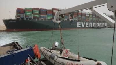 "قناة السويس" تعلن تطورات جديدة بشأن السفينة البنمية المحتجزة