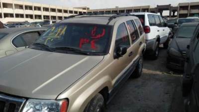 عرض سيارات مهملة بجمرك مطار القاهرة في مزاد علني