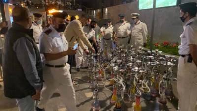 صور|| إغلاق مقاهي وكافتيريات في "القاهرة الجديدة" لمواجهة كورونا