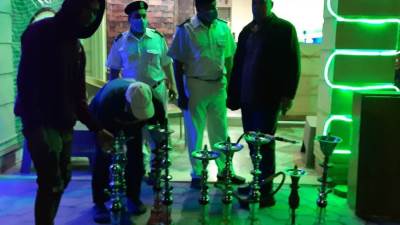 صور|| حملة على المقاهي والكافيهات في "دمياط الجديدة" لمكافحة "كورونا"