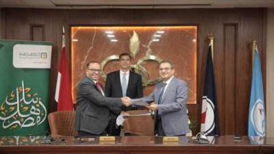 "البنك الأهلي والتعاون للبترول" يوقعان اتفاقية تعاون للسحب النقدي 