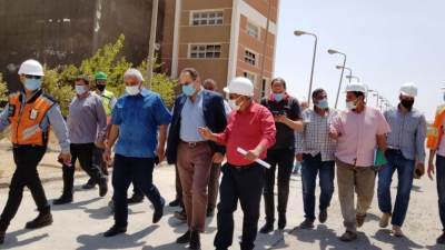مسئولو الإسكان والمقاولون العرب يتفقدون مشروعات المرافق في بني سويف الجديدة