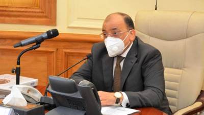 وزير التنمية المحلية يناقش الرسوم الخاصة بالمحلات التجارية وأبرزها «المنيمم اتشارج»