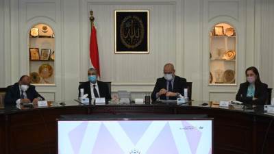 وزير الإسكان يستعرض أهداف مشروع "باب مصر"