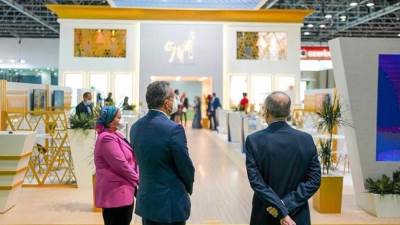 العناني يفتتح الجناح المصري المشارك في السوق السياحي العربي بدبي