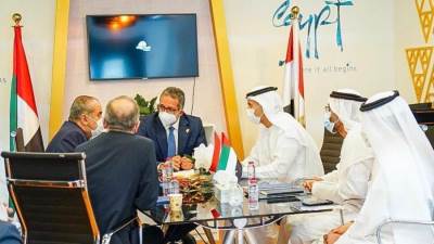  وزير السياحة يلتقى نظيرة الإماراتي لبحث سبل التعاون المشترك