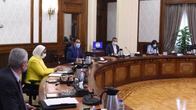 مدبولي يتابع جهود مواجهة "كورونا" وتوفير اللقاحات المضادة للفيروس