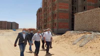 صور|| مسئولو الإسكان يتفقدون مشروعات مدينتي بدر وحدائق العاصمة