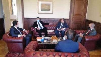 وزير التعليم العالي يزور معهد كوري لعلاج الأورام في فرنسا