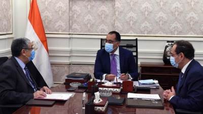 مدبولي يتابع موقف مشروعات وزارتى الكهرباء والبترول ضمن المبادرة الرئاسية "حياة كريمة"