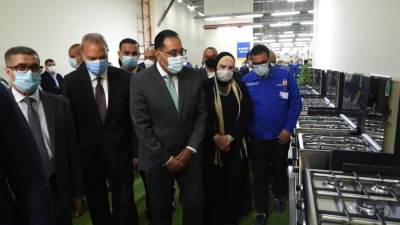 مدبولي و جامع و الهجان يفتتحون المجمع الصناعي لمجموعة "العربي"