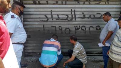 صور|| غلق وتشميع محلات مخالفة في الشيخ زايد