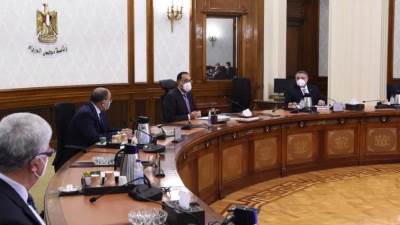 مدبولى: نعمل علي تطوير مدينتى شرم الشيخ والغردقة استعداداً لعودة السياحة