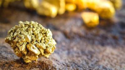 هبوط العقود الآجلة الأميركية للذهب 0.3% إلى 1898.50 دولار للأونصة