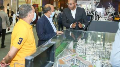 إقبال من العملاء على جناح شركة «نيوبلان» لليوم الثالث بمعرض «نكست موف»