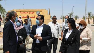 صور|| نائب محافظ قنا يتفقد مشروعات البنية التحتية بـ"غرب قنا الجديدة"