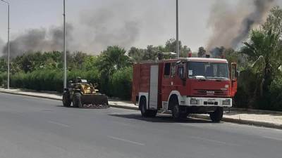 صور|| السيطرة على حريق بجوار السياج الشجري في الشروق