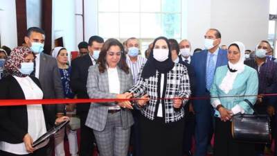 صور||وزيرة التضامن الاجتماعي ومحافظ دمياط تفتتحان معرض "ديارنا" للأثاث والمفروشات 