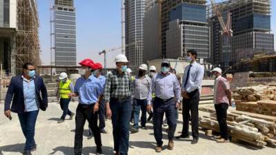 مسئولو الإسكان يتفقدون مشروعات "الأعمال المركزية" بالعاصمة الإدارية