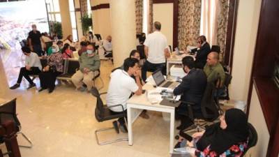 بالصور.. زحام على حجز وحدات «مدينة نور» بفروع مبيعات مجموعة طلعت مصطفى القابضة