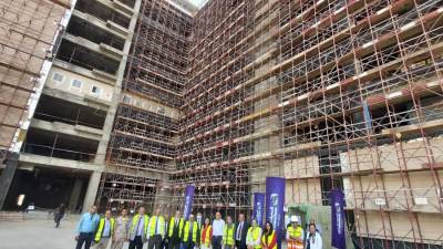 “ رئيس المصرف المتحد ” يتفقد مقر البنك بالعاصمة الإدارية