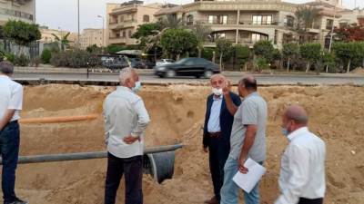 صور|| مسئولو "الإسكان" يتابعون أعمال تطويرمنظومة الصرف الصحى بالقاهرة الجديدة