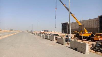 صور|| مسئولو الإسكان يتفقدون مشروعات الطرق المؤدية لمحطات القطار الكهربائي بـ«بدر»