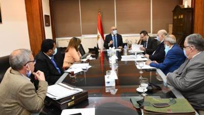 الجزار يستعرض مستجدات ملف توفيق أوضاع أراضى الجمعيات والكيانات بالعبور الجديدة