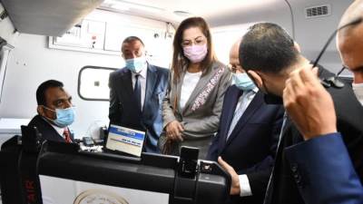 وزيرة التخطيط تُسلم سيارات المراكز التكنولوجية المتنقلة لخدمات الشهر العقاري بالإسكندرية