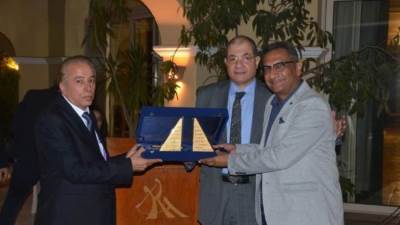 "هيئة المجتمعات العمرانية الجديدة" تكرم محمد أنور لبلوغه سن المعاش