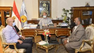 محافظ أسيوط يشدد على ضرورة الانتهاء من مشروعات "حياة كريمة" طبقًا للخطة الزمنية