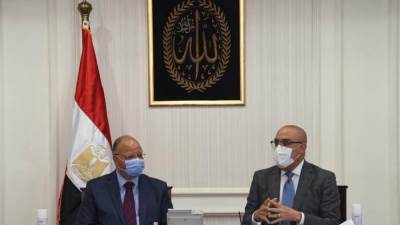 وزير الإسكان ومحافظ القاهرة يتابعان تنفيذ مشروعى تطوير منطقتى "مثلث ماسبيرو" و"سور مجرى العيون"