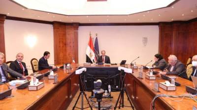 "طلعت" يبحث مع شركات فرنسية بناء شراكات لتطوير حلول الذكاء الاصطناعي لإدارة المدن الذكية