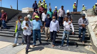 صور|| مسئولو "الإسكان" يتفقدون  سير العمل بمشروعات مدينة العلمين الجديدة