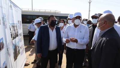 بحضور ممثل مكتب CEB .. رئيس الوزراء يتفقد أعمال تطوير قرية الكاجوج بأسوان