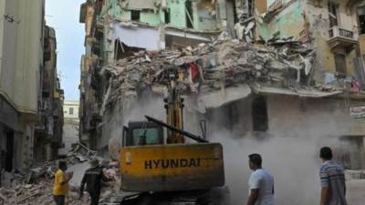  "التفتيش على أعمال البناء" يُصدر تقريراً بشأن انهيار "عقار العطارين" في الإسكندرية