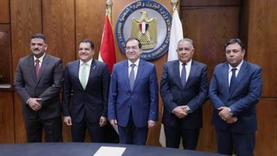 "البترول" توقع 4 عقود للبحث عن الذهب