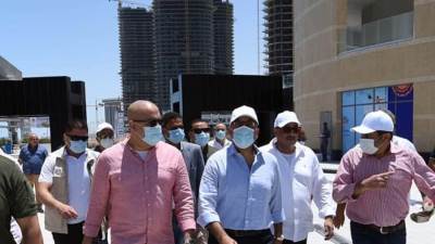 صور|| مدبولي والجزار يتفقدان المنطقة الترفيهية "الممشى" بالعلمين الجديدة