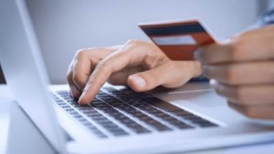 بسبب "جائحة كورونا".. عزوف المصريين على المعاملات النقدية وثقتهم فى المدفوعات الإليكترونية 