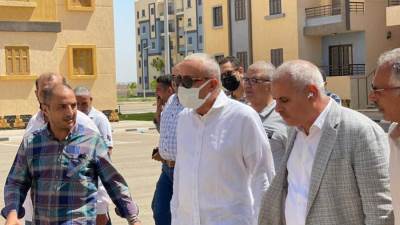 بالصور || مسئولو "الإسكان" يتفقدون وحدات "سكن لكل المصريين" 