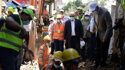 ضمن المبادرة الرئاسية "حياة كريمة" .. رئيس "القابضة للمياه" يتفقد مشروعات مياه الشرب والصرف الصحى بقريتى الشوبك وكفر شبين