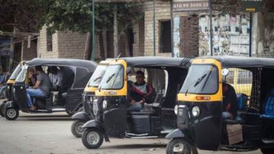 هل يدخل التوك توك في مبادرة الإحلال.. طارق عوض يوضح