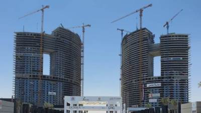 وزير الإسكان: تنفيذ 30887 وحدة سكنية متنوعة بالعلمين الجديدة. والانتهاء من الهيكل الخرسانى لـ15 برجا سكنيا