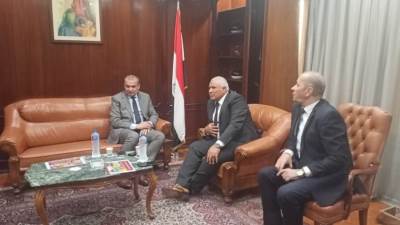 لبحث تطوير المناطق العشوائية ..رئيس صندوق التنمية الحضرية يلتقي محافظ الوادي الجديد