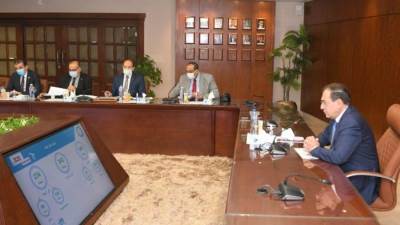 وزير البترول يتابع مشروعات انشاء محطات تموين السيارات بالغاز الطبيعى