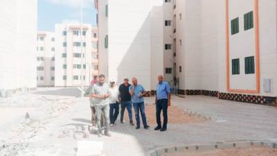 مسئولو جهاز "العاشر من رمضان" يتفقدون سير العمل بـ"سكن لكل المصريين" بموقع 37 عمارة