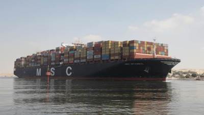 قناة السويس :عبور ٨٧ سفينة كأعلى معدل يومي للسفن العابرة بإجمالي حمولات صافية  ٤,٨مليون طن"