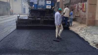 محافظ بورسعيد :  استمرار  أعمال رصف الشوارع بالطبقة الأسفلتية خلف منطقه الرحاب 